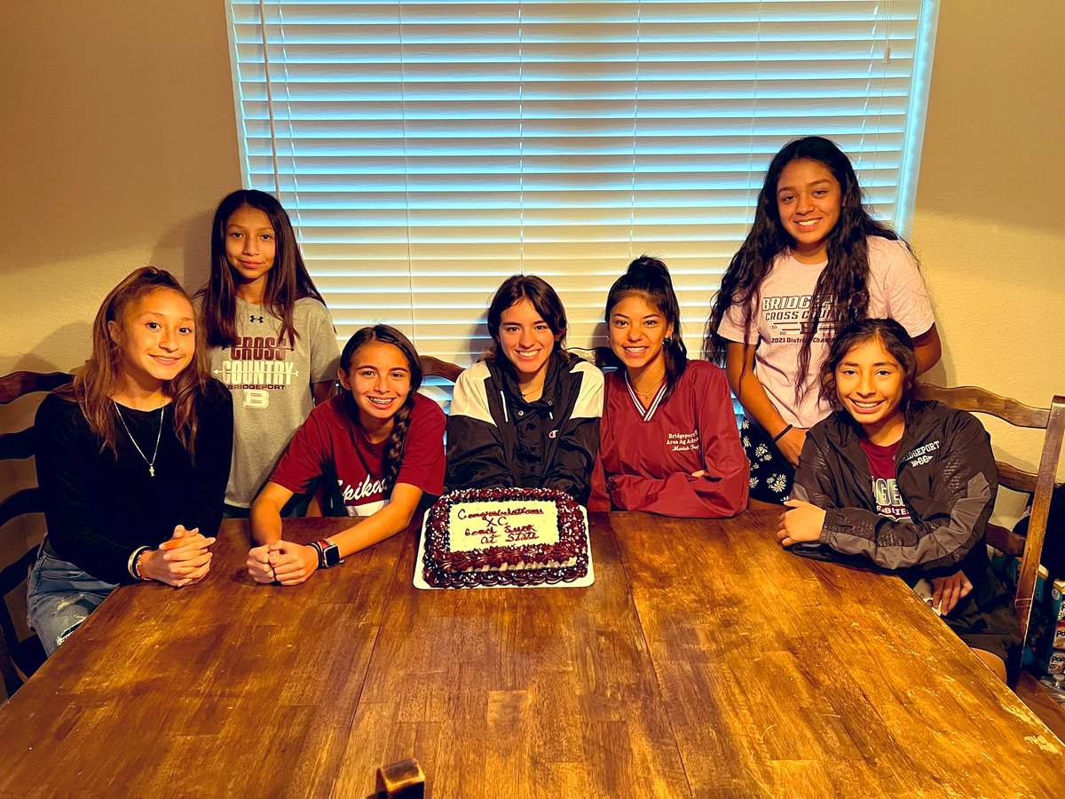 cross_bhs's tweet photo. So thankful for our amazing parents! The best enchiladas for the best kids!! #statebound #weready #teammeals #family https://t.co/2e2mRSdmi9