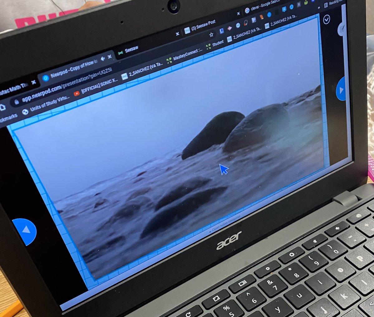 KutacTonya's tweet photo. Learning about soil formation is more engaging with @nearpod! #tadlocklearns @TadlockElem #FISDelemscience https://t.co/sEX3x5uYVK