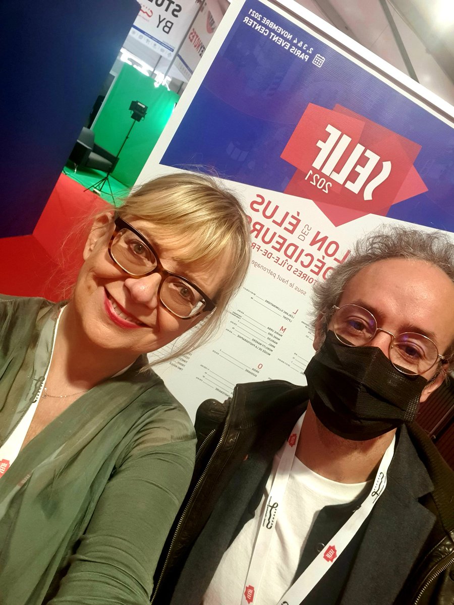 Nous voici au <a href="/SalonSELIF/">SELIF</a> pour ma conférence sur les enjeux de la communication politique sur les réseaux sociaux.
Je l'ai transformée en circonférence en invitant le Président de <a href="/Wikidebats/">Wikidébats</a>
Mon idéal étant de créer un espace constructif de débat au cœur d'une agora numérique !