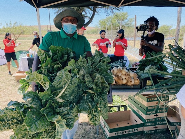 ftfa's tweet photo. In October, we celebrated #WorldFoodMonth! A highlight for the @FTFA team was planting fruit trees and companion plants with @HSBC South Africa staff volunteers at Althea Plots in the newly established #EnterpriseOrchard.
#FoodSecurity #FoodForest #GrowYourOwnFood https://t.co/Xbe09sWtIW