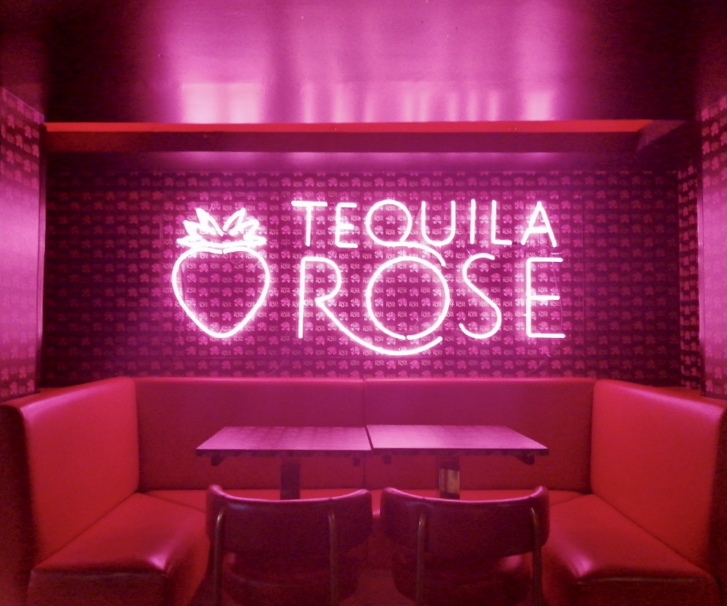EvolveGroup4's tweet photo. Who doesn't love pink? We had a great time working with Tequila Rose designing and installing this fantastic neon sign in Edinburgh Club, Shanghai! We even designed the wallpaper in this booth to create a truly immersive experience! #onwednesdayswewearpink #tequilarose #halewood https://t.co/PiFMa0B1X5