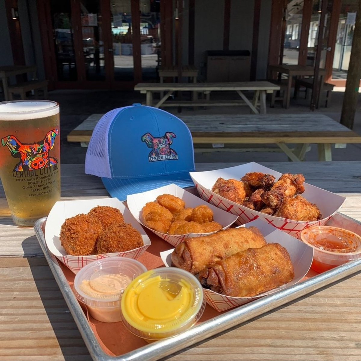 Central_CityBBQ's tweet photo. Don’t skimp on ordering up extra sides…they’re made fresh and hot-damn-flippin-delish!
😋🤤
#sidepiece #forthetable #wherenolaeats #eatlocalnola #nolabbq #supportlocalnola #nolaeats #noladining #nola #neworleans https://t.co/tXVHgUM4cs