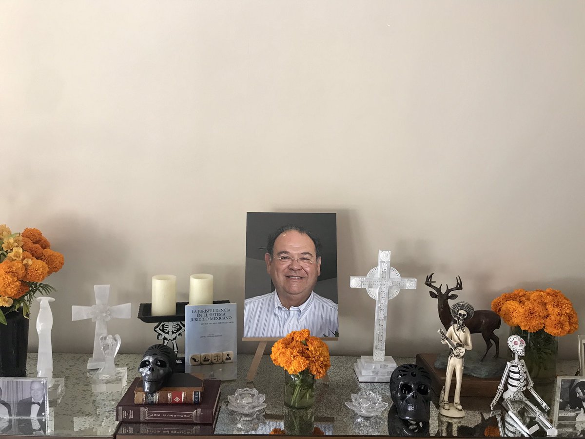 Desde tu partida, me he visto envuelto con fuertes sentimientos de respeto, afecto y más que nada de gratitud. Lo único que me da tranquilidad, es saber que nunca me guarde nade y que te lo dije todo. Ahora, solo me queda honrar tu memoria y no te voy a fallar. Abrazo enorme papá