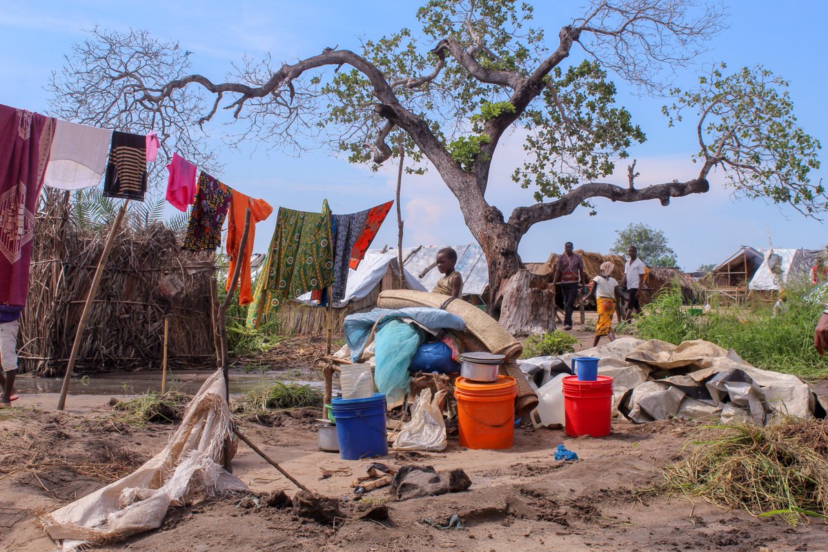 UNHCRMozambique's tweet photo. #ClimateChange amplifies vulnerabilities and threats such as conflict + poverty, forcing people to flee their homes.
UNHCR works in fragile contexts where conflict + climate vulnerabilities meet, where millions of people are displaced and in urgent need of assistance.
#COP26 https://t.co/uNiDMH5QuV