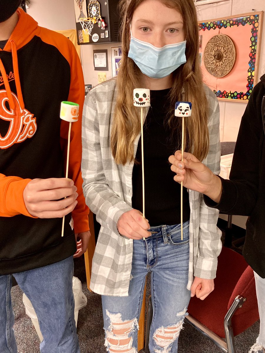 BonnerSenora's tweet photo. ¡Feliz Día de los Muertos! #WorldLanguageDept #Español3
#Calaveras https://t.co/lLt3ea9Oru