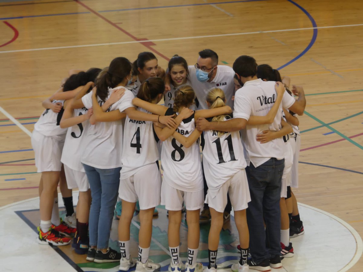 RAULDA1199's tweet photo. Gran fin de semana y otra gran experiencia para la mochila @basketaraba https://t.co/LXARSWufpZ