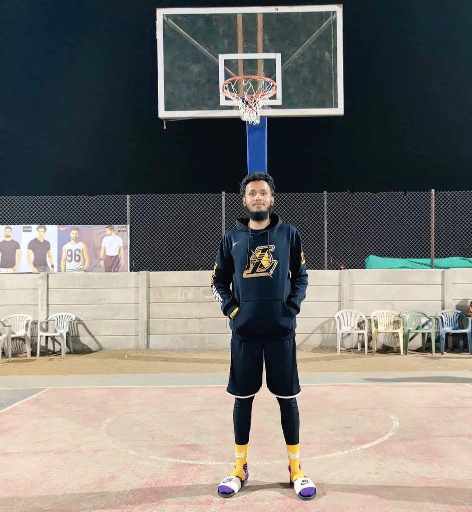 Yasar_Aadeez's tweet photo. I donโt need too much. Glamour and all that stuff donโt excite me. I am just glad I have the game of basketball in my life. ๐
#ballislyf #Lakers #LakersNation #lakers4life https://t.co/5SLLO0by5q
