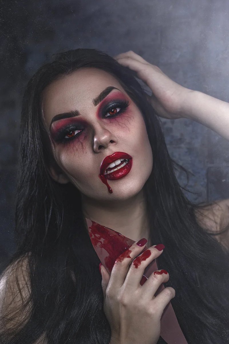 vijvipul's tweet photo. she had come back
from burying the dead
it was though a daunting routine
but she needed to be fed;

she was only #enchated 
by savouring blood crimson red
she was a deadly vampire
living life that people dread.

#FromOneLine
#crowcalls @QuillandCrow 
📸 David Balev at unsplash https://t.co/cS2oy5Y5gf