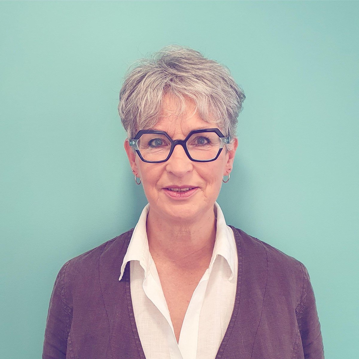 How phenomenal does Jean look in this quirky yet simple look. 

📸👓 - <a href="/anneetvalentin/">Anne & Valentin</a> NUUK 20D01