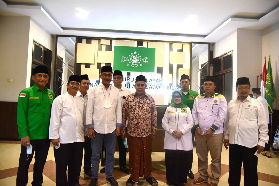 pppjatim_dpw's tweet photo. Selasa, 11 Oktober 2021. DPW PPP Jawa Timur melakukan audiensi dengan Pengurus Wilayah Nahdlatul Ulama Jawa Timur.
#PPPJatim #UmatBersatu #IndonesiaBangun #PPPMenang #BacktoPesantren #PWNUJatim https://t.co/jkBOhi5AFW