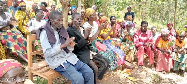MagazineJimbere's tweet photo. 💸👏 Un capital de 260.000 Fbu a été octroyé à chacune des 130 personnes les plus démunies de la colline #Kibande (@Gitega), ce 2/11, par #OXFAM pour leur faciliter à entreprendre des activités de développement https://t.co/7s69E2Eiy2
#Burundi https://t.co/oRFWlaj1R1