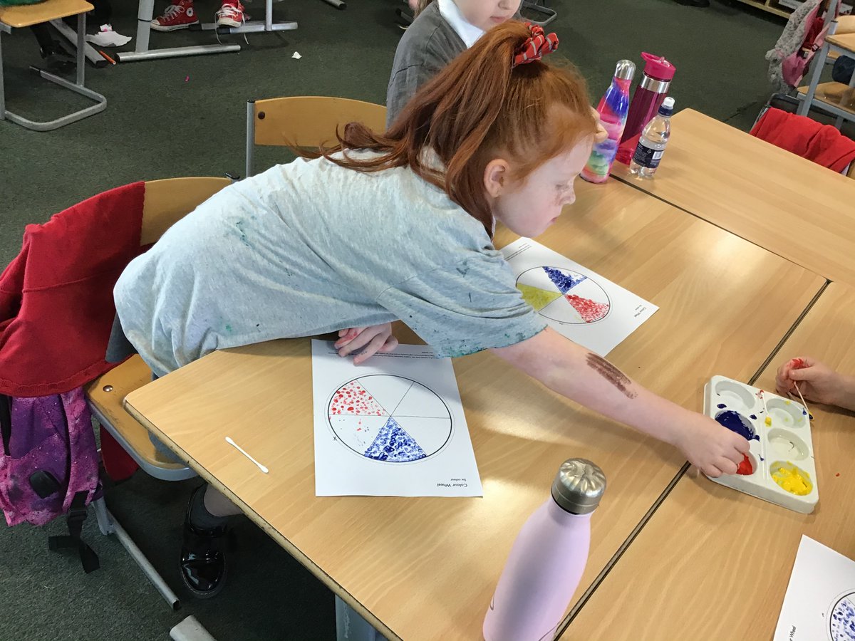 MrsCarson15's tweet photo. Primary 3 have been experimenting with Pointillism and creating new colours this afternoon @StTeresasPS https://t.co/yz6uwbSeGQ
