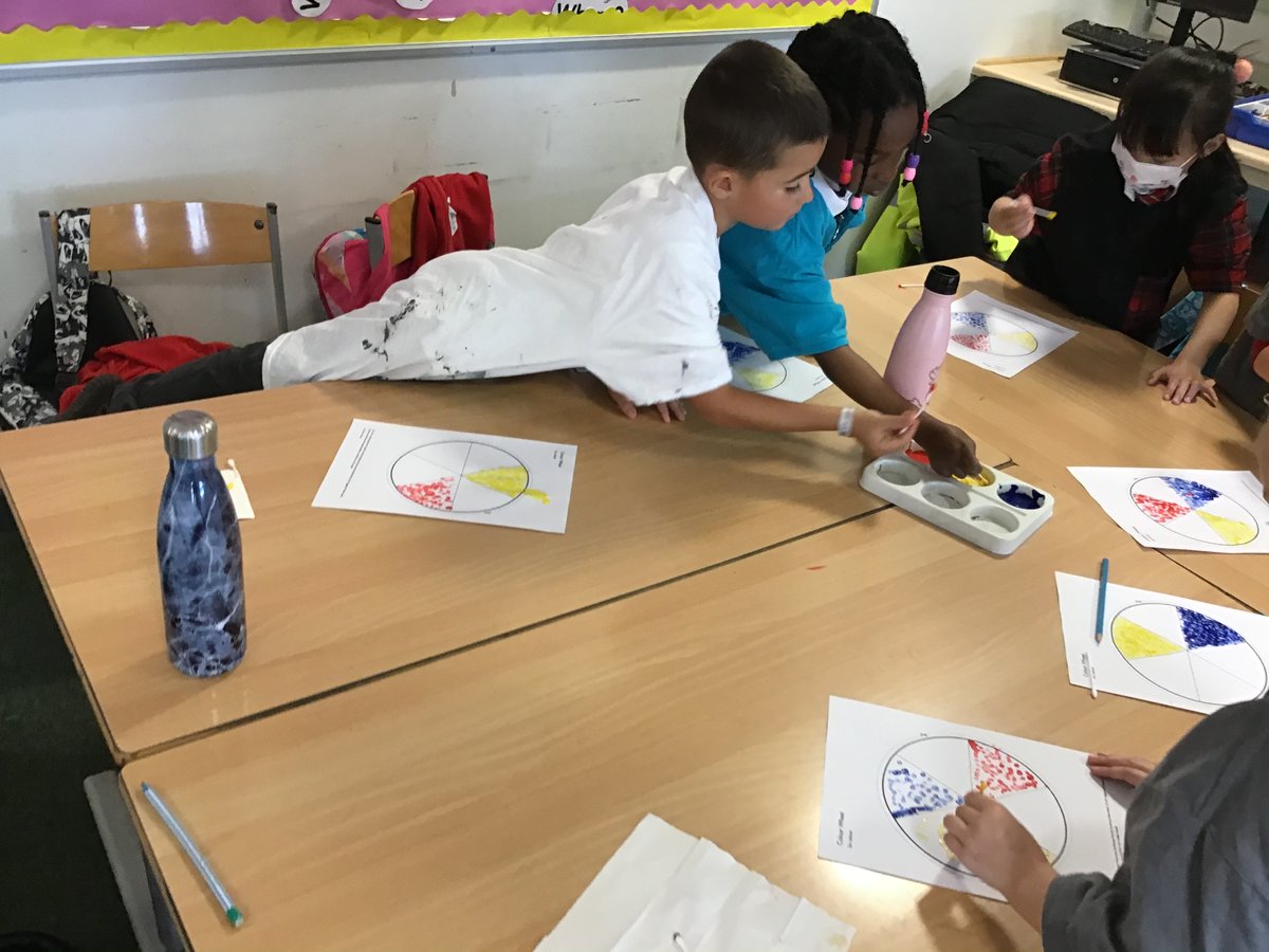 MrsCarson15's tweet photo. Primary 3 have been experimenting with Pointillism and creating new colours this afternoon @StTeresasPS https://t.co/yz6uwbSeGQ