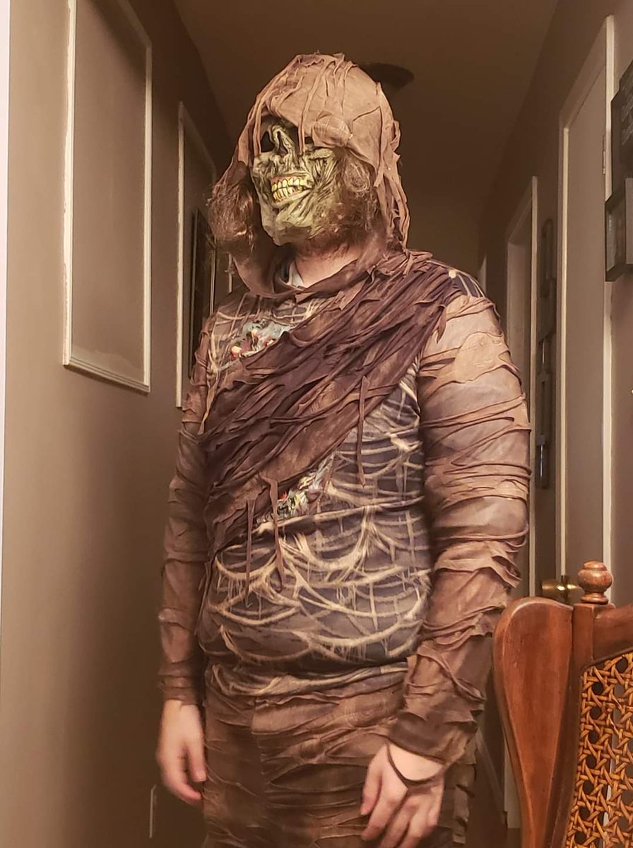 Malamber_Alex's tweet photo. Should have posted this on halloween but forgot, wanted to show off my Zombie costume...LOL

I love halloween https://t.co/4Y0lnsBon6