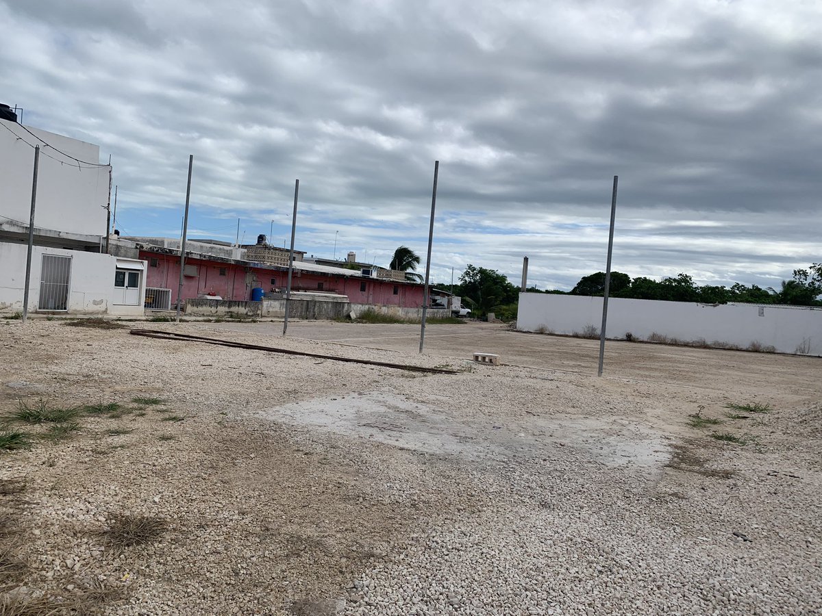 sunnygarod's tweet photo. La terminal en Chiquilá está muy feita. @MOBILITYADO 🥲 https://t.co/176T67rfS7