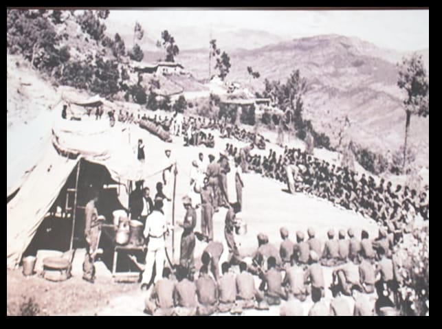 Whiteknight_IA's tweet photo. "BATTLE OF OP HILL"
Historical battle  epitomising  indomitable resolve, strong  determination &amp; fiery courage. #IndianArmy at #BhimberGali paid rich tributes to the spirit of Indian Soldiers in a solemn ceremony.Darshan Singh Dwar was also inaugurated. 
@adgpi
@NorthernComd_IA https://t.co/XrqTPNo7Qe