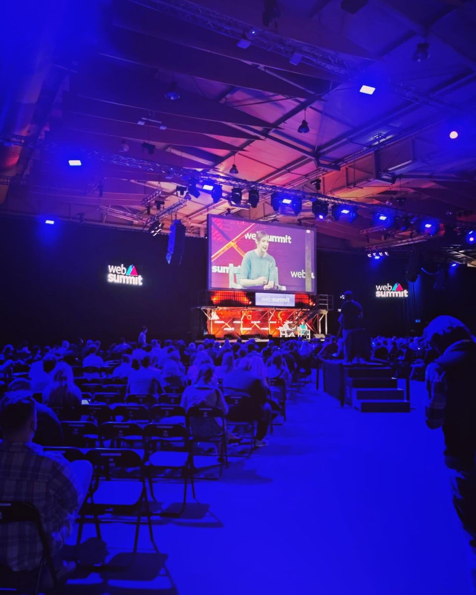 CLAB_RADOFF's tweet photo. •Inside Web Summit•
💻🎥📲🌍
Radoff sta partecipando all’evento tecnologico più importante d’Europa.
Ecco alcuni scatti direttamente da Lisbona.✈️
#WebSummit #innovation #IoT #technology #smart #event #europe #startup #airquality #radoff #lisbon #solution #globaltech #marketing https://t.co/vIAspSd5KD