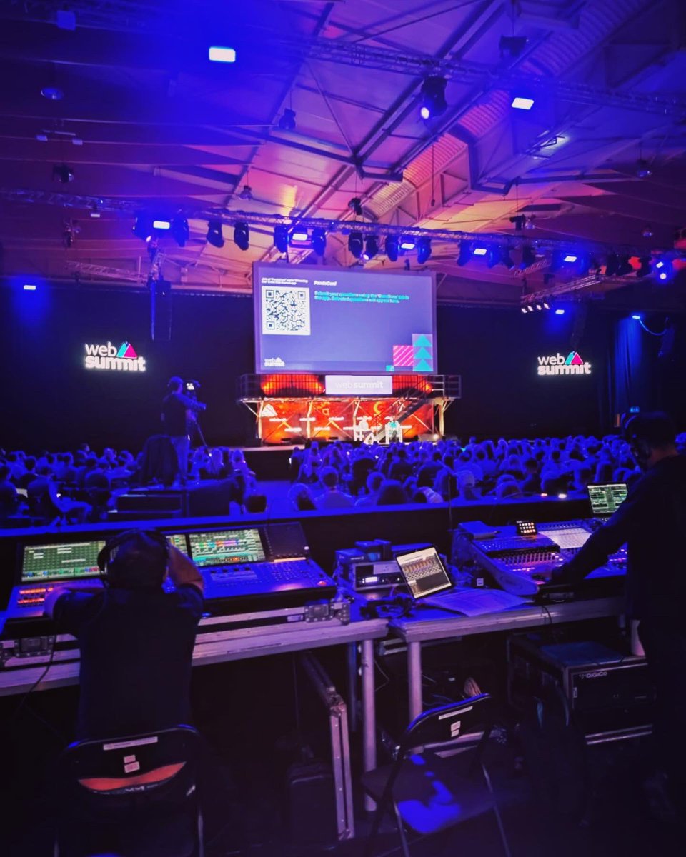 CLAB_RADOFF's tweet photo. •Inside Web Summit•
💻🎥📲🌍
Radoff sta partecipando all’evento tecnologico più importante d’Europa.
Ecco alcuni scatti direttamente da Lisbona.✈️
#WebSummit #innovation #IoT #technology #smart #event #europe #startup #airquality #radoff #lisbon #solution #globaltech #marketing https://t.co/vIAspSd5KD