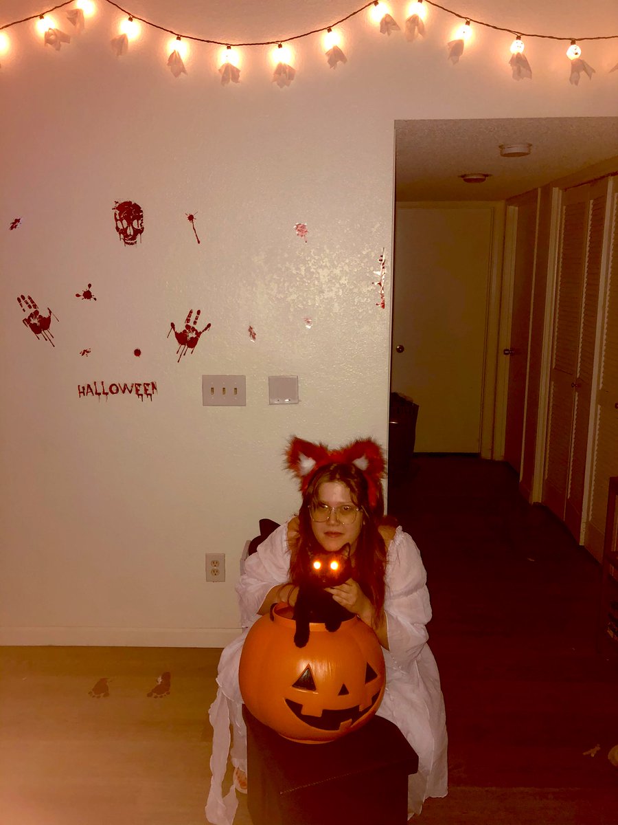 PyrahCat's tweet photo. I’m that Fox Wife from Fate Zero 🖤🦊😉🧡 https://t.co/g042PmehUh