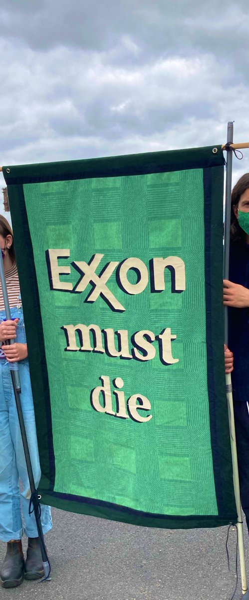 ASLTWScot's tweet photo. @StitchesFor @COP26_Coalition @Craftivists @caminotocop @cholman5 @CraftingCOP26 ๐Eye catching climate activism right there!๐คฉ
Hoping to see thisโคต๏ธ beauty too in #Glasgow last seen at the gates of #Mossmorran ๐คAnyone seen it in #Glasgow #COP26 ?? #Craftivism #ClimateActionNow #StopExxon #KickPollurersOut @StitchesFor https://t.co/nTasuZIM2u