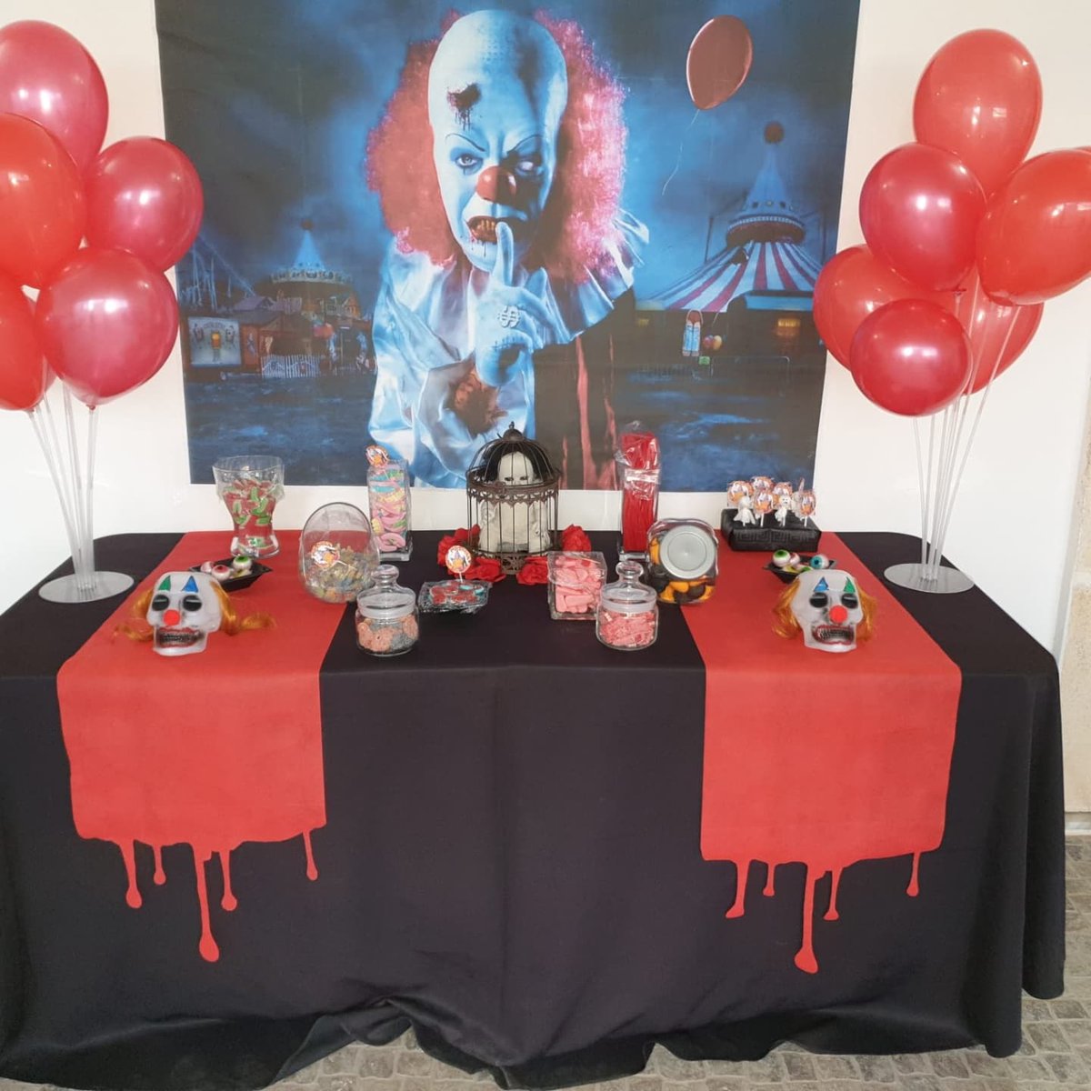 dulziamassanass's tweet photo. Candy bar en una fiesta de Halloween!!!!! Que mieditoooooo!!!!!!!👻☠️ #dulzia #massanassa #candybar #chuches #halloween #mesadulce #catarroja #albal #benetusser #sedavi #alfafar https://t.co/d8I3EVevP2
