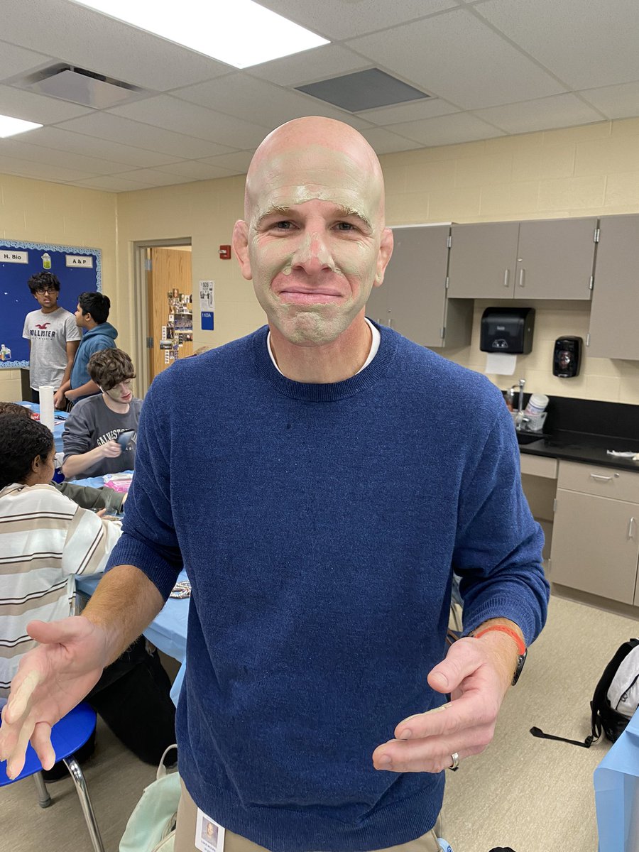 sarahnethero's tweet photo. Even Mr. Moore got in on some spa treatments #spaday #netheroanatomy @moorescience174 #integumentarysystem https://t.co/KtvMG59M9R