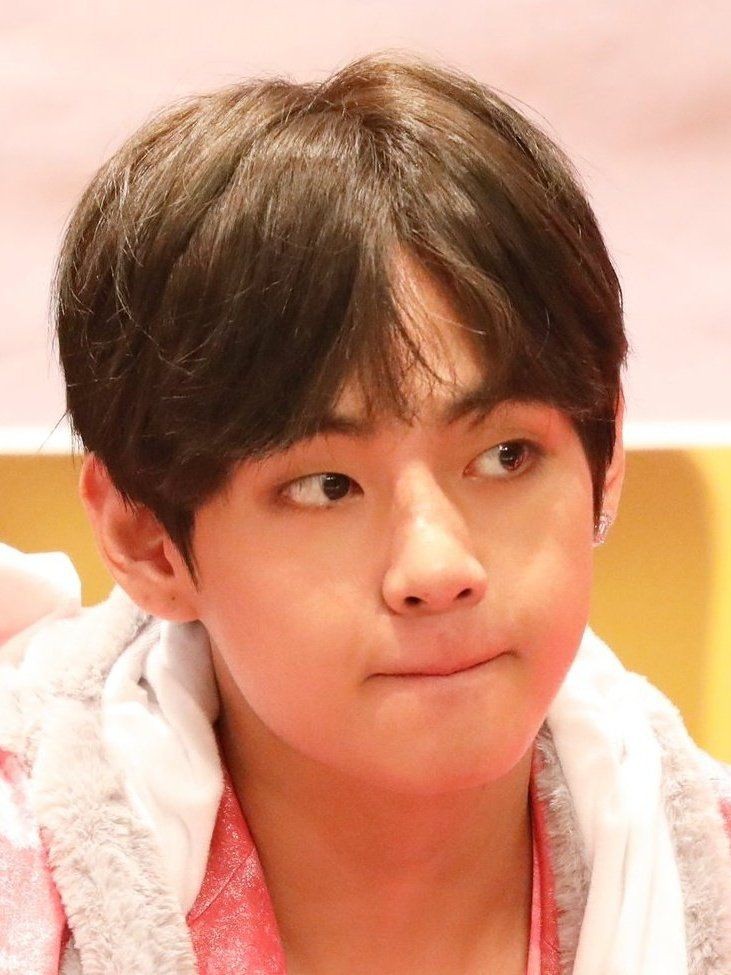 Joonie_neha7's tweet photo. Bread cheeked Taehyung 🍞
A much needed thread ; https://t.co/eeURjOKLC5