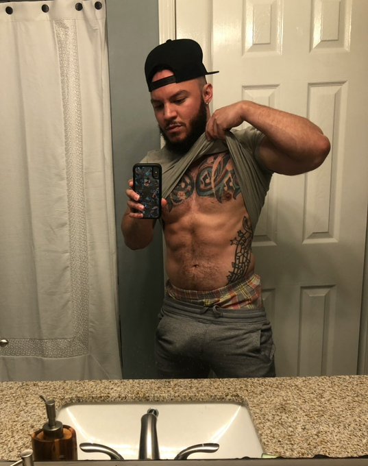 Sweatpant szn is here 😅 https://t.co/Wb6mANxvzX