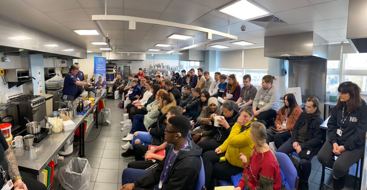 EssentialAR's tweet image. ⁦@essentialcuisin⁩ ⁦@Essential_Jon⁩ ⁦@EssentialAR⁩ would like to say a big thanks to ⁦@hullcollegegrp⁩ for letting us present today, thanks to Ian Matthew Phil and the students for their time and a big thanks to ⁦@TurnerPriceFood⁩ Becci for her help