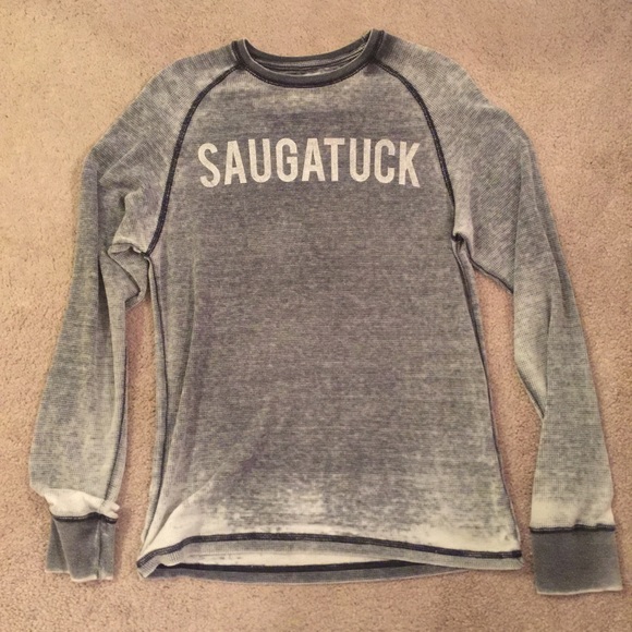 SarahLouisas's tweet photo. So good I had to share! Check out all the items I'm loving on @Poshmarkapp #poshmark #fashion #style #shopmycloset #bellacanvas #jamerica #redjacket: https://t.co/hMuEHopBIP https://t.co/FXxYVY1HAJ