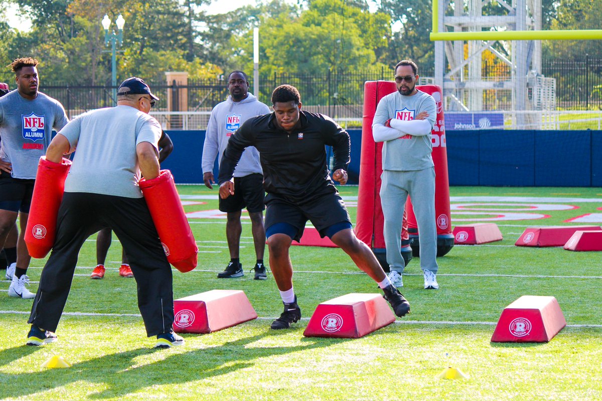 HOFVillage's tweet photo. The grind never stops here at Tom Benson Hall of Fame Stadium with the NFL Alumni Academy!💪 #HOFV #NFLAA #grindneverstops https://t.co/TWOHcfXOzv