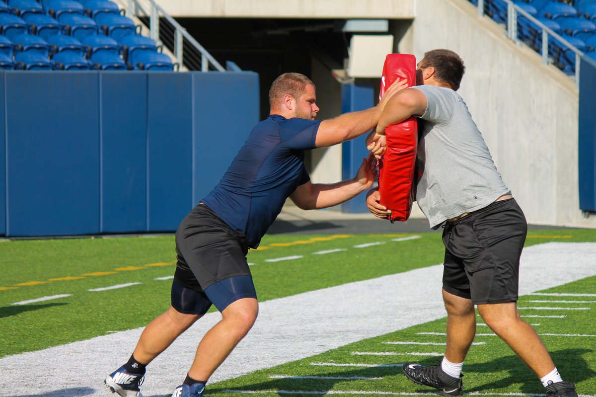 HOFVillage's tweet photo. The grind never stops here at Tom Benson Hall of Fame Stadium with the NFL Alumni Academy!💪 #HOFV #NFLAA #grindneverstops https://t.co/TWOHcfXOzv