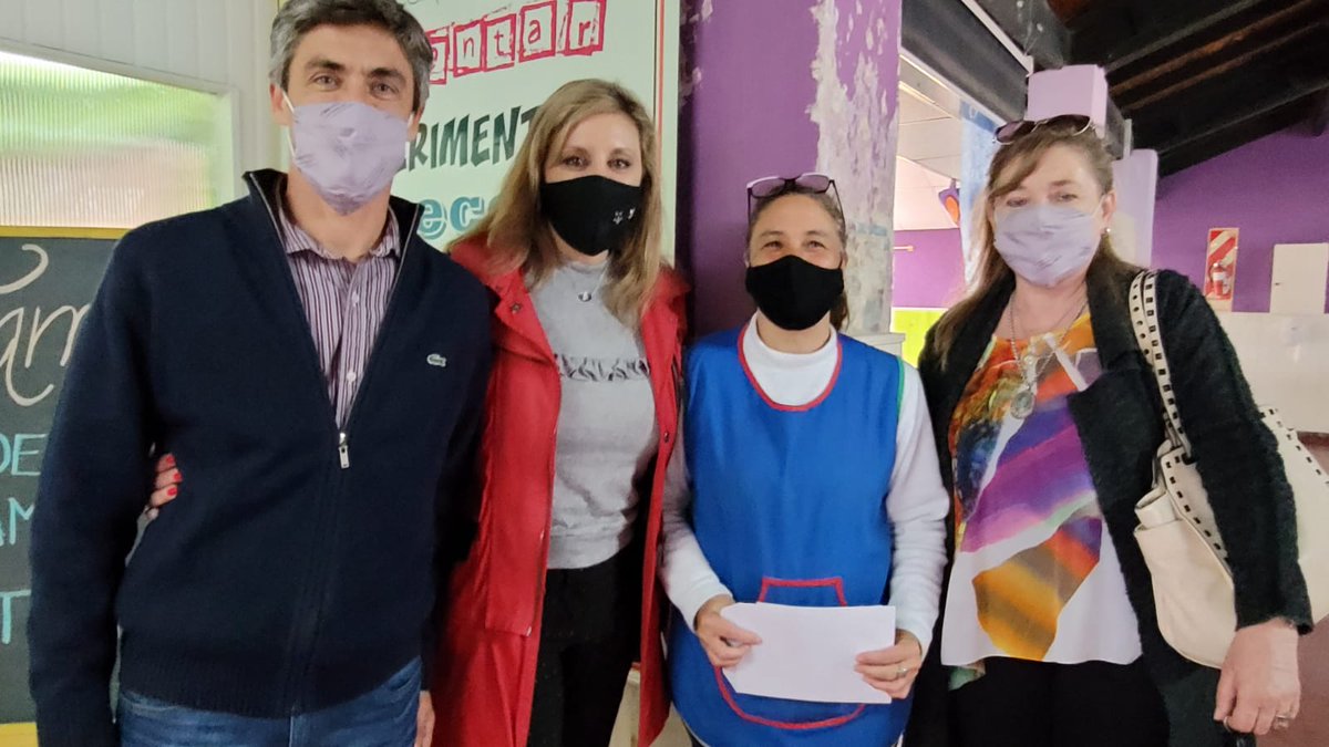 marilinsacnun's tweet photo. También en 📍#Murphy, visité la Escuela Primaria N°670 y el Jardín  de Infantes N°56. Charlamos con maestrxs y directivxs e hicimos entrega de un aporte económico a cada institución, para la compra  de una Fotocopiadora y la construcción de una galería ☀️ https://t.co/dYSPTCJVaJ
