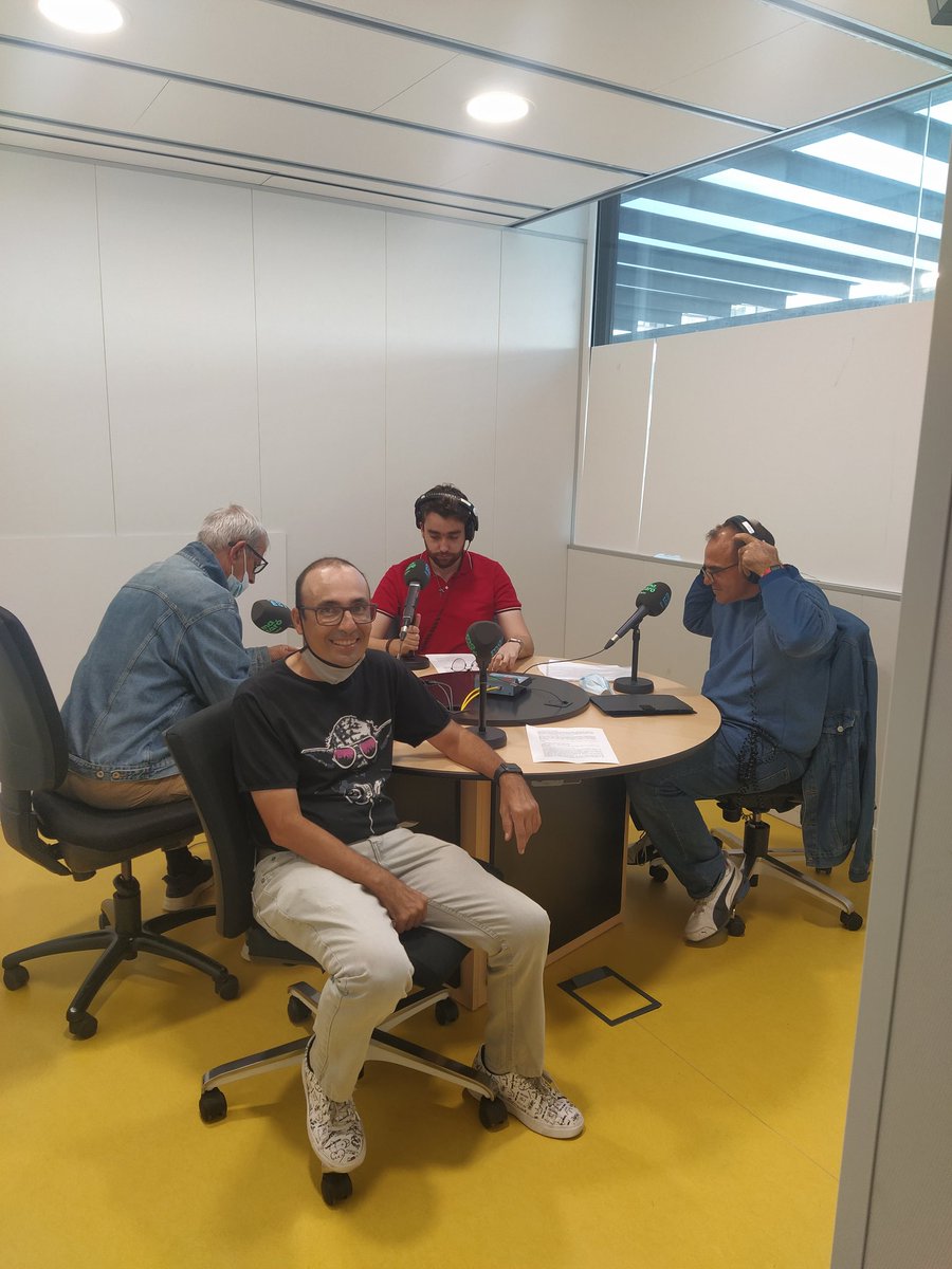 radioafonia's tweet photo. Hem tornat!! 

I aquesta temporada ja des de l'estudi de @MatAudiovisual.

#Radioafònics, el programa en que qualsevol bajanada és benvinguda! https://t.co/UOv41MDOHf