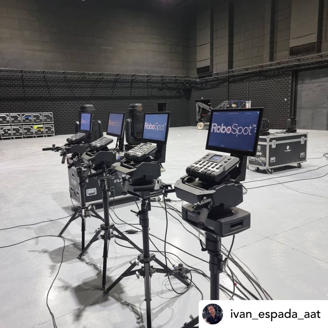 Robelighting's tweet photo. Setting up the programming & @Robelighting #RoboSpot followspot systems for the LOS40 España #lightingdesign with Ivan Espada Alvarez working with Fluge and Showplus.
#robelighting #techtuesday #robegear #fluge #showplusshowdesign #lightingtech #techlife #los40musicawards2021 https://t.co/31cMlrGs8q