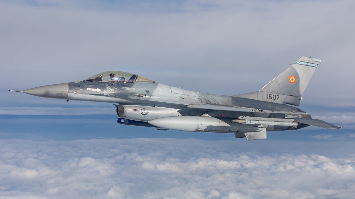 NATO_AIRCOM's tweet photo. The Royal Canadian Air Force has been flying their CF-188s out of Mihail Kogalniceanu Air Base, Romania since early September supporting NATO's enhanced Air Policing #WeAreNATO #StrongerTogether 

Read more: https://t.co/vSbaXoG437 https://t.co/yTrAkrJV8t