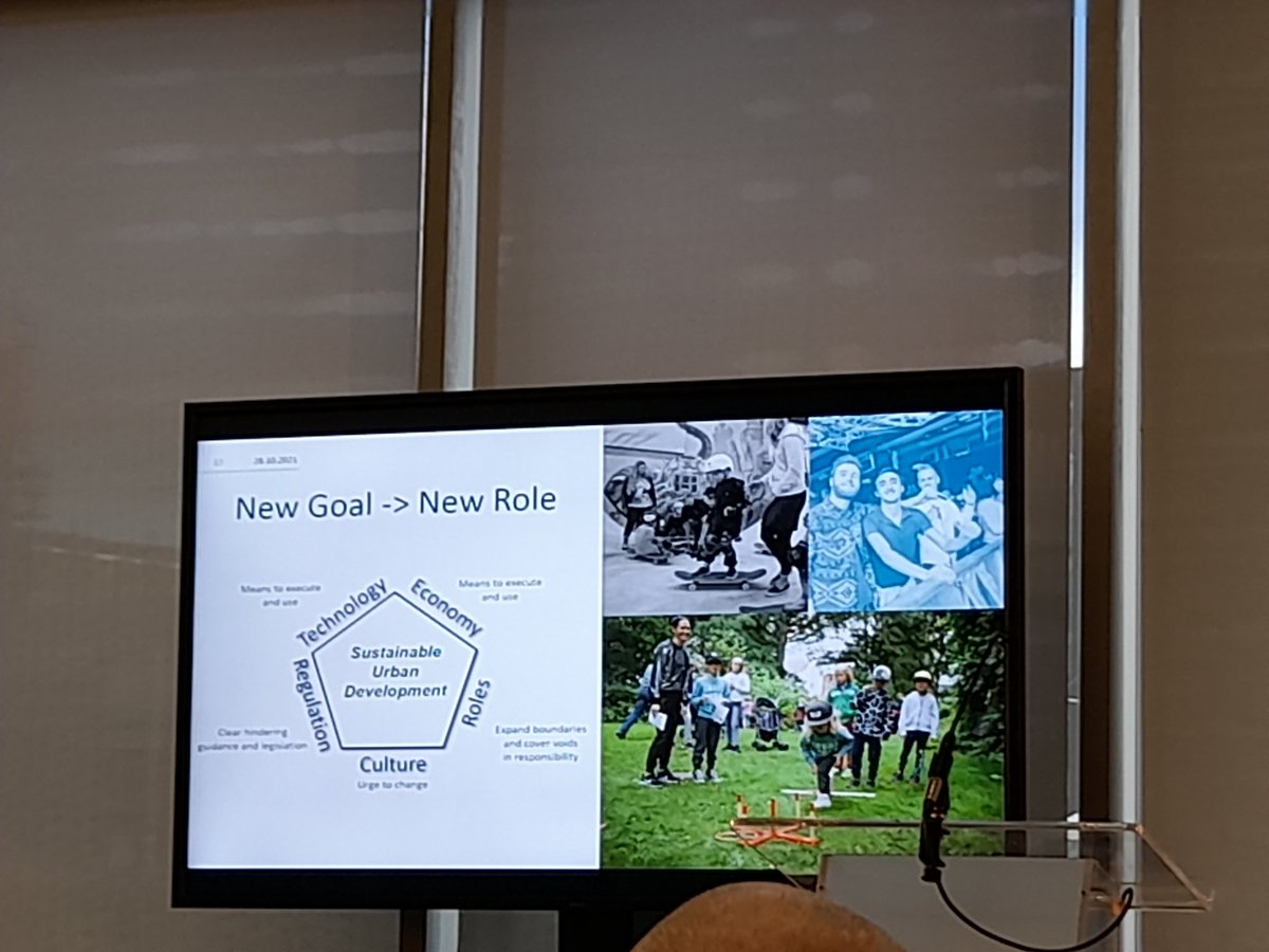 "Net negativity is our goal" 👏
Our finish partner <a href="/Tamperekaupunki/">Tampereen kaupunki</a> on stage
"New goal > New role" with the inspiring project of sustainable and smart city district ♻️ hiedanranta.fi/en/
#COP26 #copaction <a href="/URBACT/">URBACT</a>