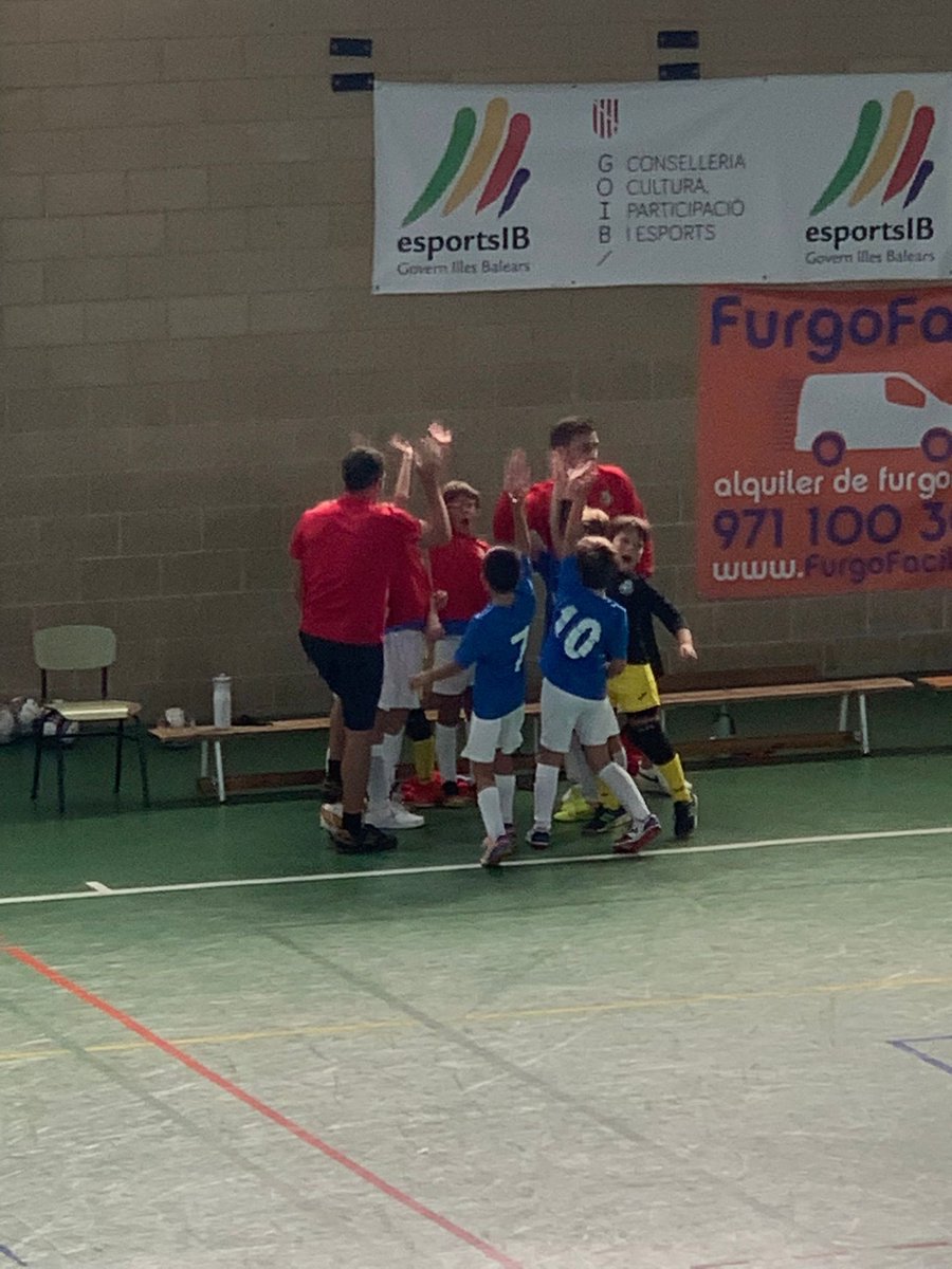 EntreMontesion's tweet photo. 🔵📸 |MOMENTOS DE LA PASADA JORNADA|
Os traemos una serie de momentos, vividos la anterior jornada.
#SentimientoDeClub🔵
#MontesiónEsUnSentimiento💙
#EMFutsal⚽️ https://t.co/wNaxsl4azW