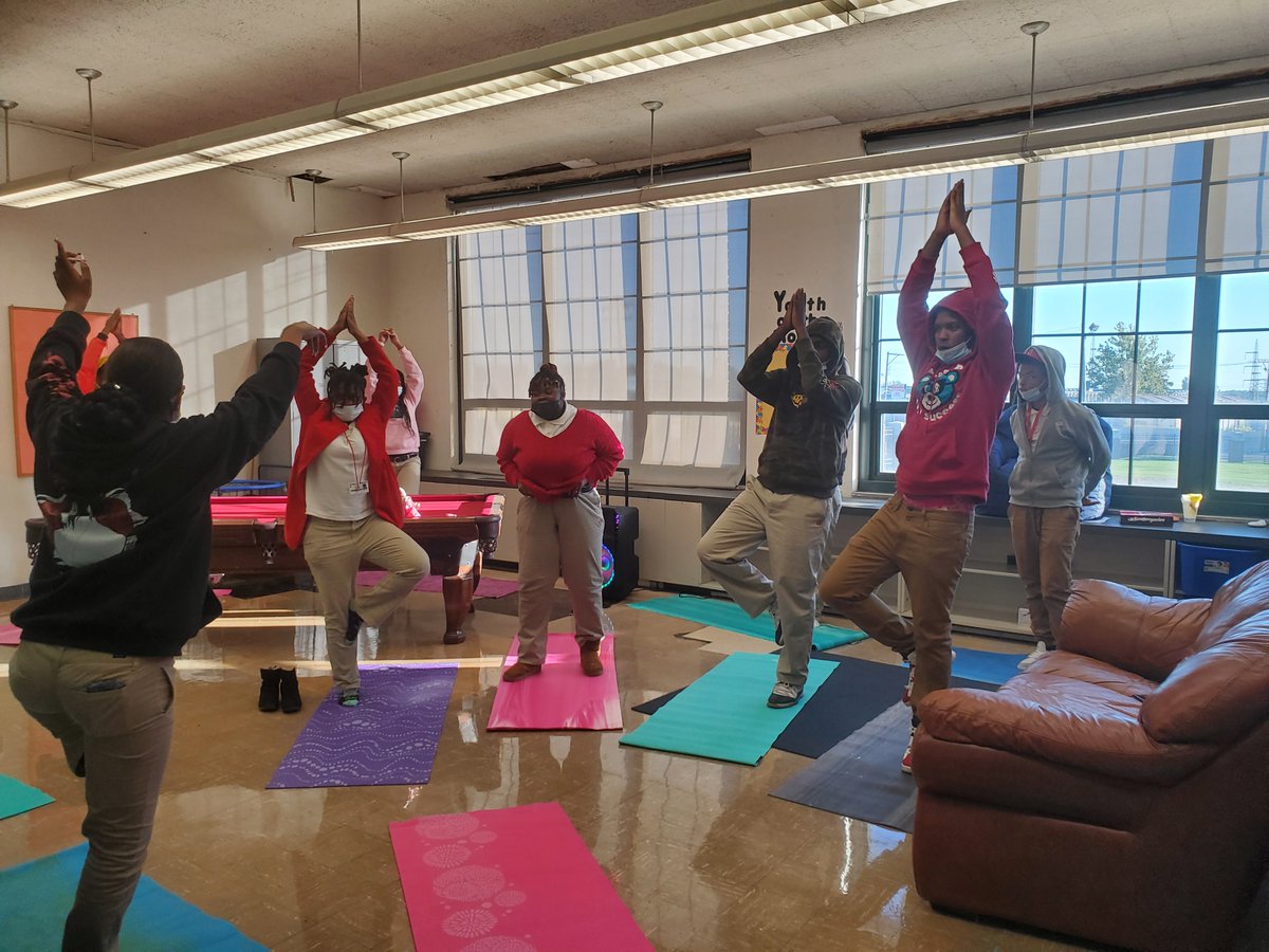 bgcstl's tweet photo. BE GREAT: Roosevelt High School members practiced yoga and worked on defining their passions during their Keystone leadership Club session. #begreatgraduate
@1Roughriders https://t.co/vW0KVKZBCW
