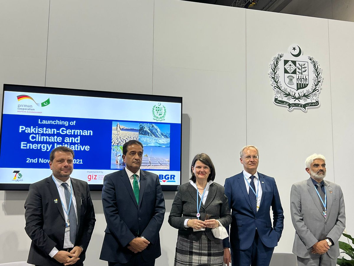 ClimateChangePK's tweet photo. A meeting between SAPM(Climate Change) @AminAttock and Germany's Parliamentary State Secretary for Development Aid. Dr Maria Flachsbarth held in Glasgow.

Pakistan🇵🇰 &amp; Germany🇩🇪 decide to launch Pak-German Climate &amp; Energy Initiative to further common climate goals. https://t.co/feQR19a7ot
