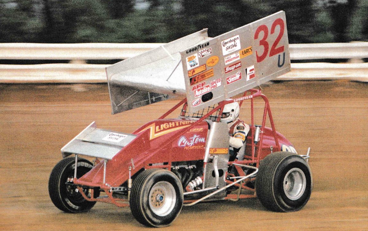 KRob112's tweet photo. A @VntgSprintCars @WorldofOutlaws pic of Lee Brewer Jr. in the Lightning Chassis #32u https://t.co/JJmpDxkRpf