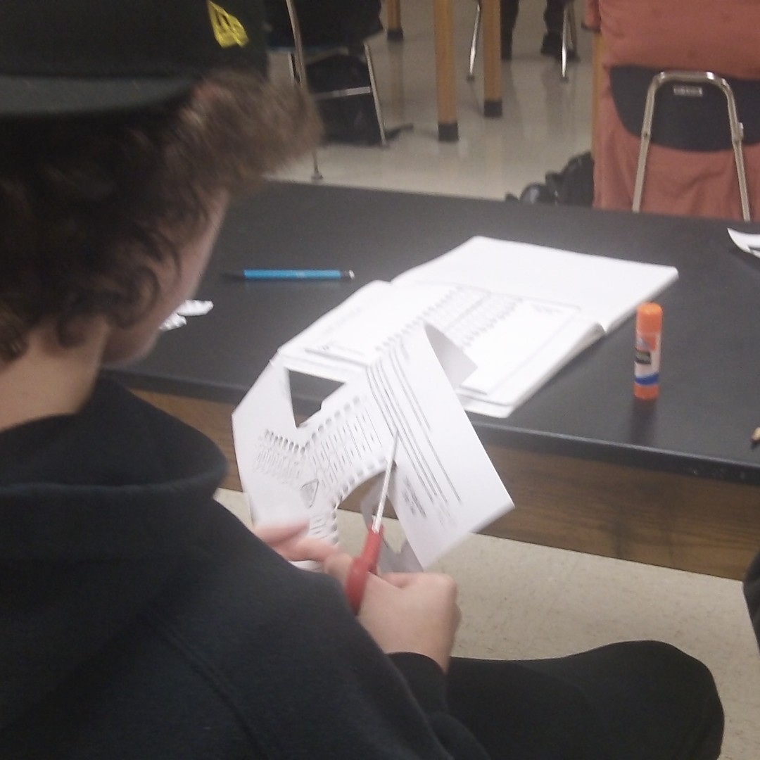 ReedsSpringHS's tweet photo. Student's in Ms. Wilson's #Biology class are learning about DNA replication. #TheoryTuesday #WolvesAtWork #AcademicExcellence #HighClassScience #ONEwiththePACK https://t.co/VSXhXZT0XR