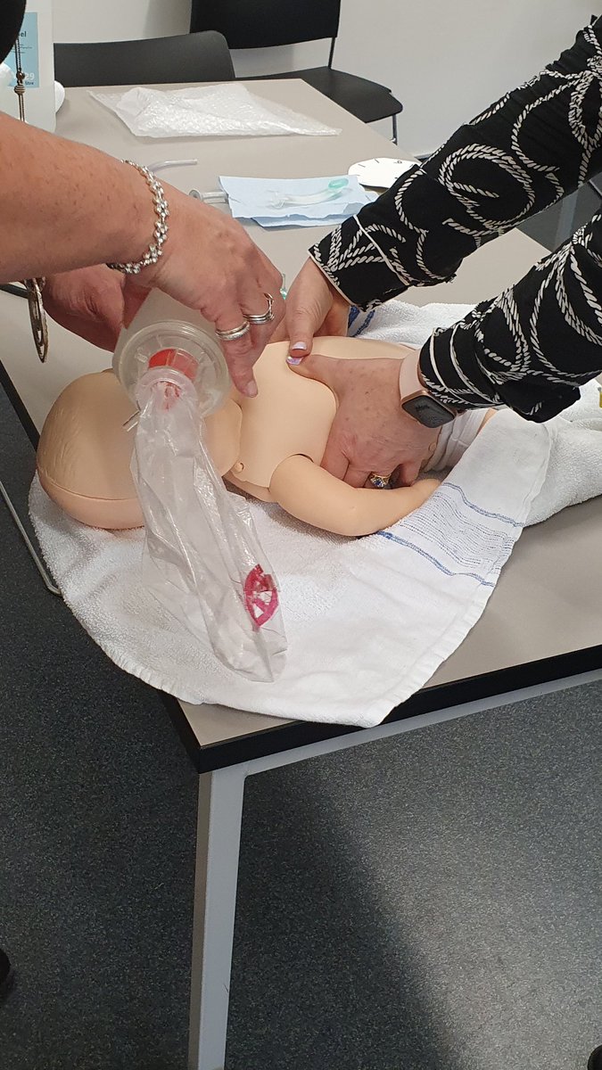 ofallpositions's tweet photo. Working together to ventilate and perform #cpr on a newborn baby with the #multidisciplinary team including #familynurse #fnp and #midwives. Face to face learning time is so important. #coremandatory #smmdp #snrc #newbornresus #teamwork https://t.co/9IcJo44tLX