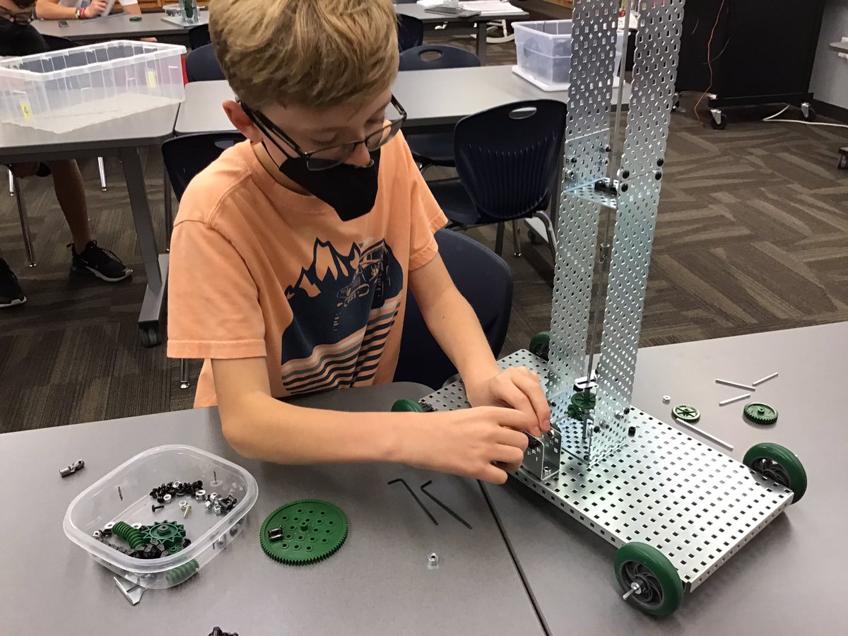 JeremyCD on Twitter: "Working with mechanisms and windmills in Automation  and Robotics. #pltw #mechanisms @PLTWorg @SummitSchoolAhw  https://t.co/IbzvHpLdC6" / Twitter