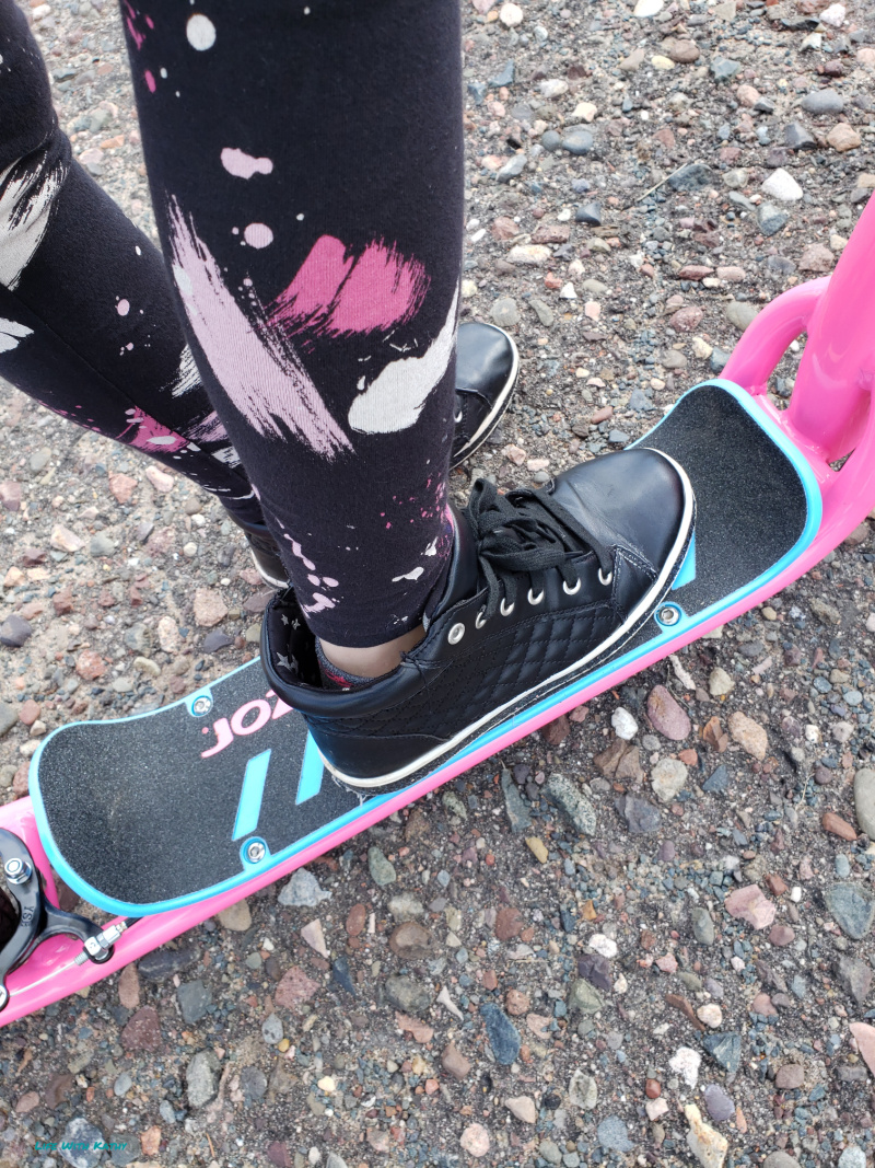 LifeWithKathy's tweet photo. #ad I try to get my kids outdoors as much as possible. With the @RazorWorldwide scooter, it's simple. They love being outdoors riding their scooter. They have such a blast with it. @Tryazon https://t.co/6HgflI0W7S #Tryazon #Razor #RazorBlockParty #RideRazor https://t.co/zXNZwE3vFS