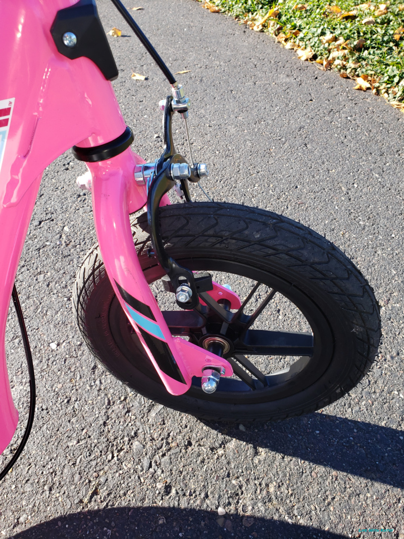 LifeWithKathy's tweet photo. #ad I try to get my kids outdoors as much as possible. With the @RazorWorldwide scooter, it's simple. They love being outdoors riding their scooter. They have such a blast with it. @Tryazon https://t.co/6HgflI0W7S #Tryazon #Razor #RazorBlockParty #RideRazor https://t.co/zXNZwE3vFS