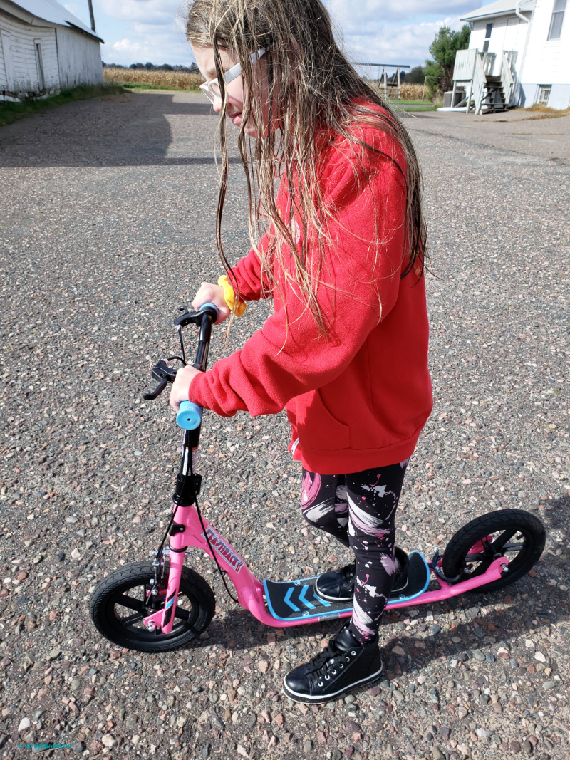 LifeWithKathy's tweet photo. #ad I try to get my kids outdoors as much as possible. With the @RazorWorldwide scooter, it's simple. They love being outdoors riding their scooter. They have such a blast with it. @Tryazon https://t.co/6HgflI0W7S #Tryazon #Razor #RazorBlockParty #RideRazor https://t.co/zXNZwE3vFS