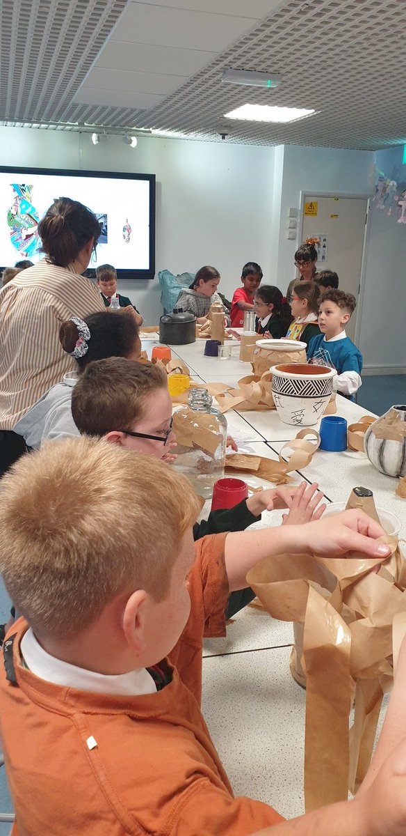 rougebouillon's tweet photo. The after school art club is in full flow. Sculpture is the name of the game!
#artisfun #learningthroughcreativity
#respectbelievesucceed https://t.co/t5FWbE4IIS