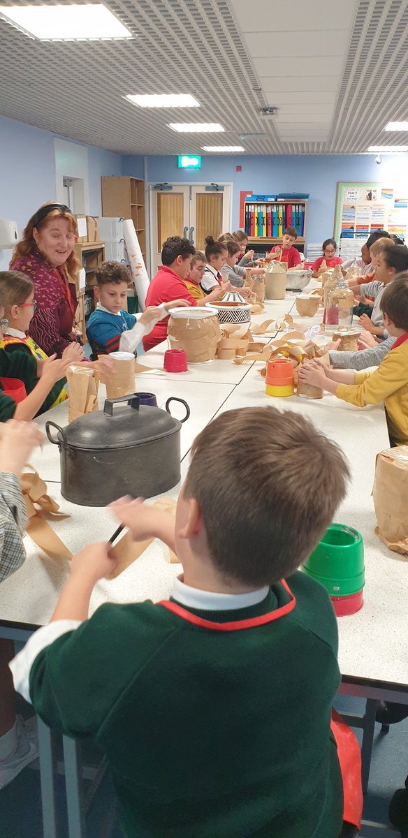 rougebouillon's tweet photo. The after school art club is in full flow. Sculpture is the name of the game!
#artisfun #learningthroughcreativity
#respectbelievesucceed https://t.co/t5FWbE4IIS