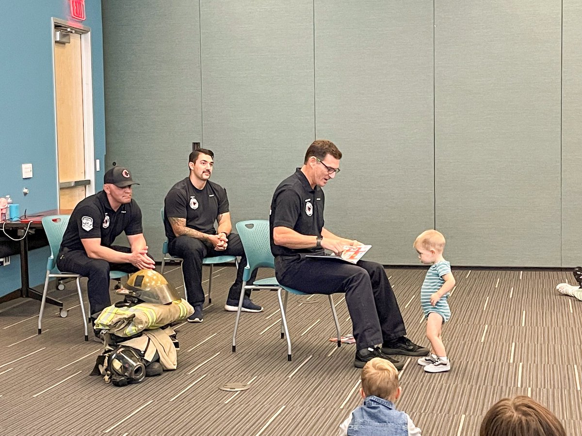 #ThrowbackTuesday to a Firefighter story time @Chandlerlibrary Downtown. We loved having the opportunity to educate our youngest on fire safety while showing them all of our cool fire gear! 📚🔥
#InthisTogether #StopDrop&amp;Roll #FireSafety